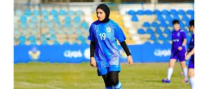 لاعبة “فتاة بغداد” بكرة القدم زهراء باسم: لماذا لا تفتح أكاديميات لاستقطاب المواهب النسوية؟